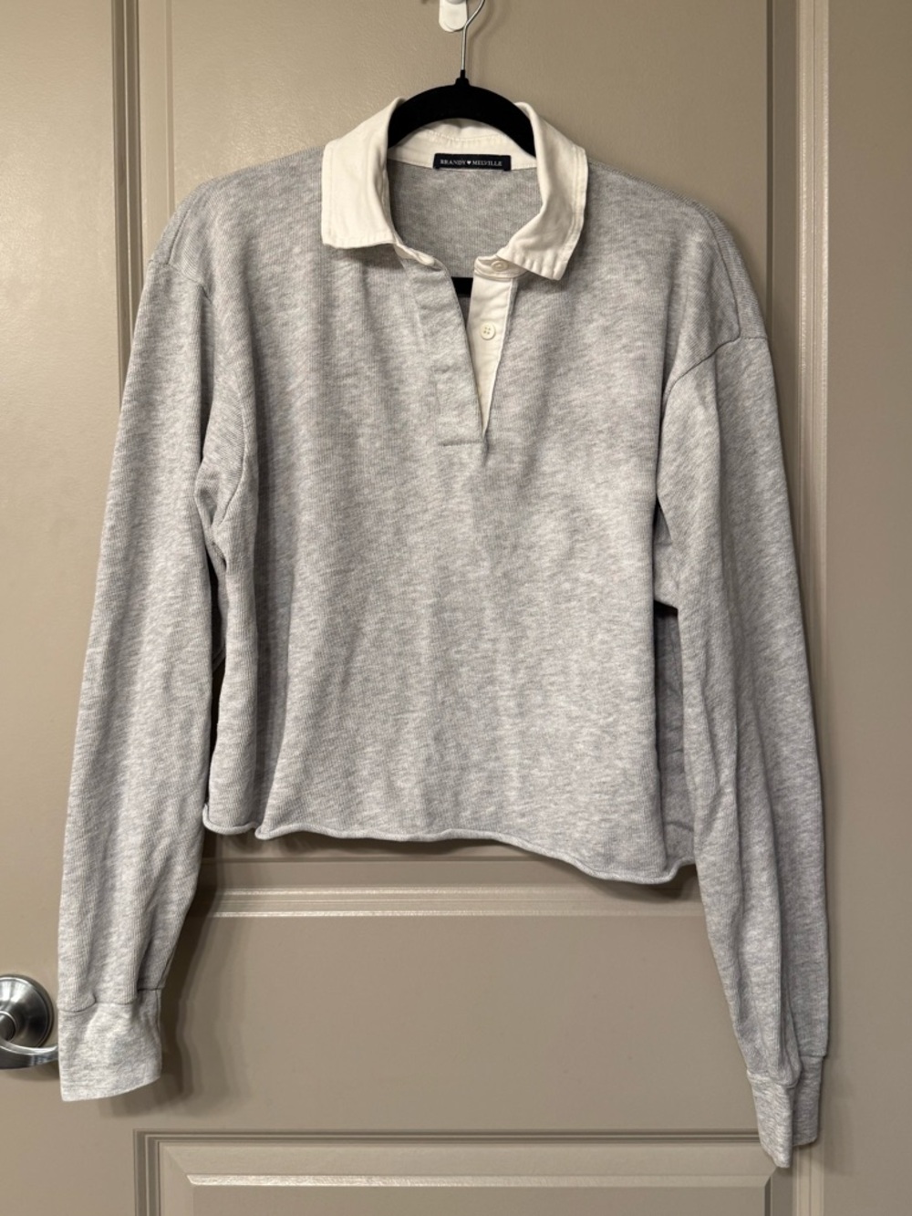 Brandy Melville Collared Long Sleeve Crop Top - Picture 3 of 7
